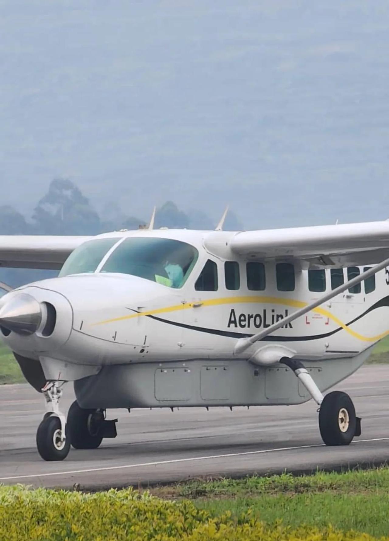 A charter Caravan waits on the airstrip during an Aerolink transfer