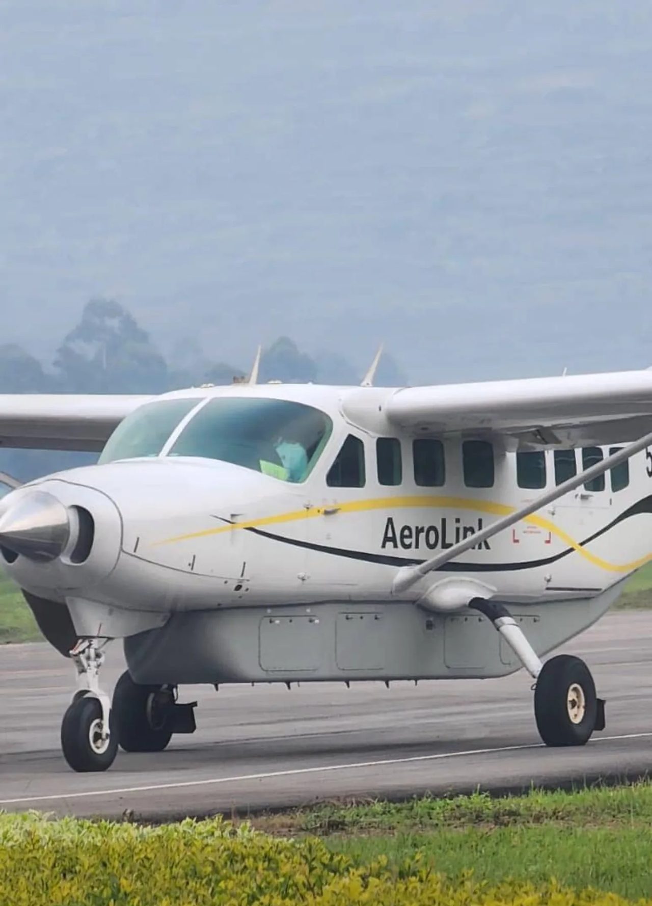A charter Caravan waits on the airstrip during an Aerolink transfer
