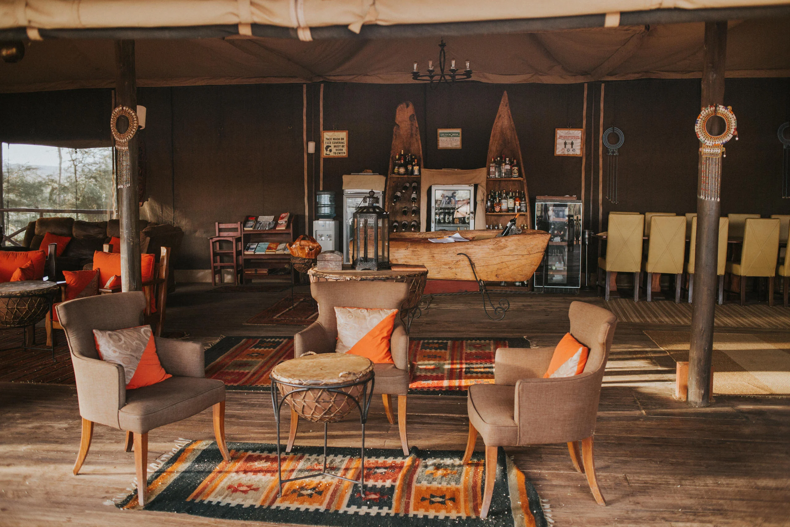 The lounge tent with armchairs and lanterns