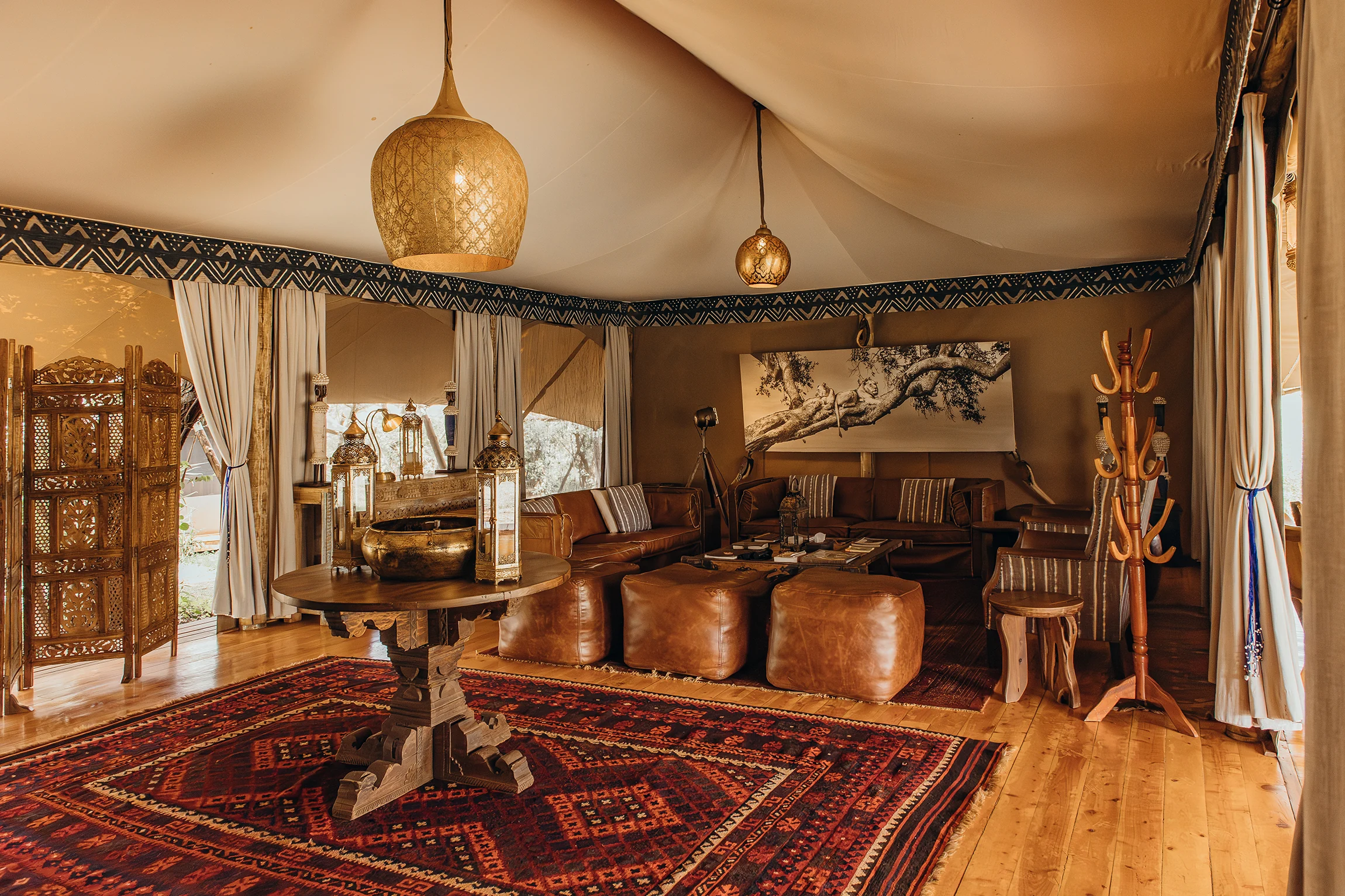 The main tent with leather armchairs