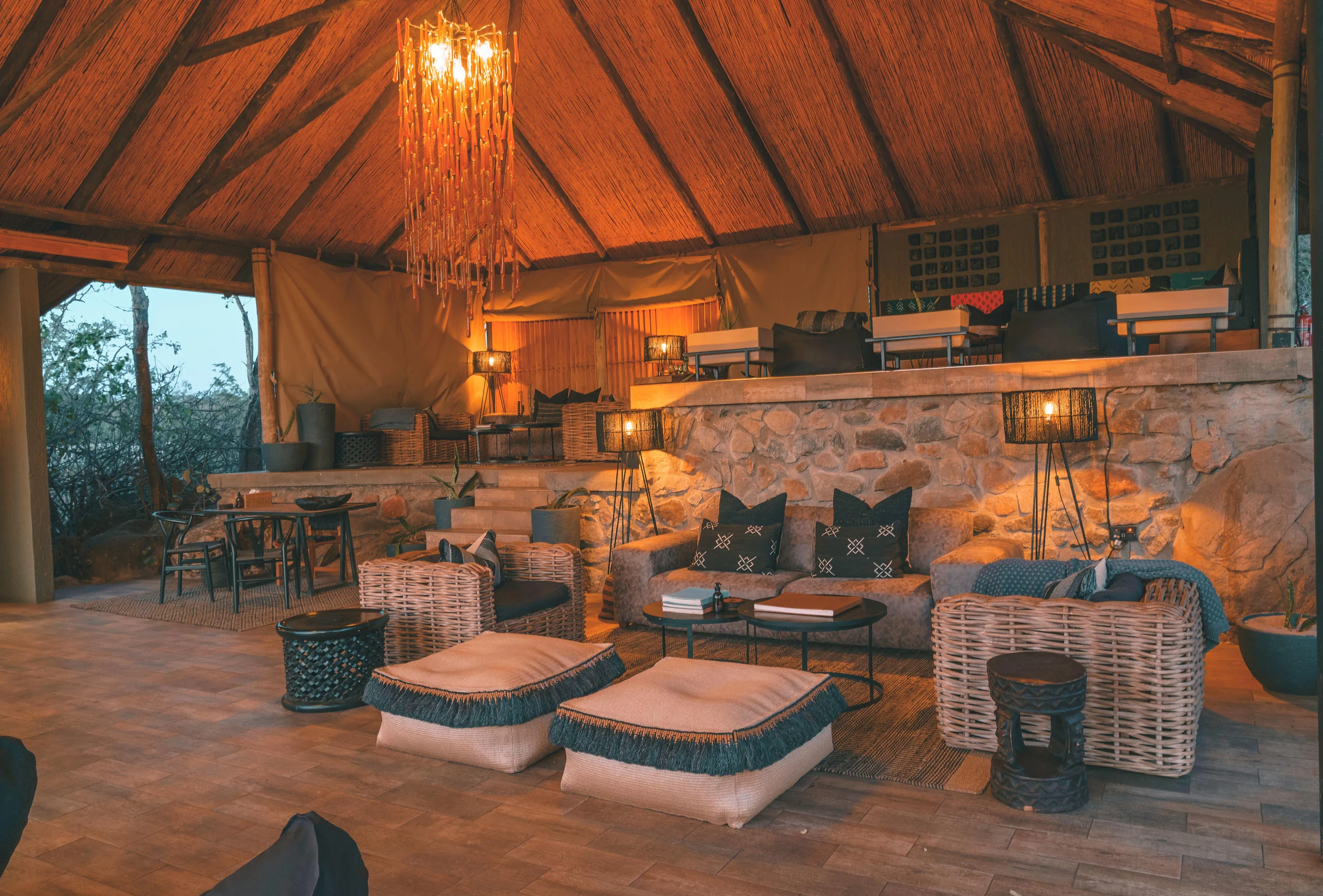 The lounge tent with woven armchairs