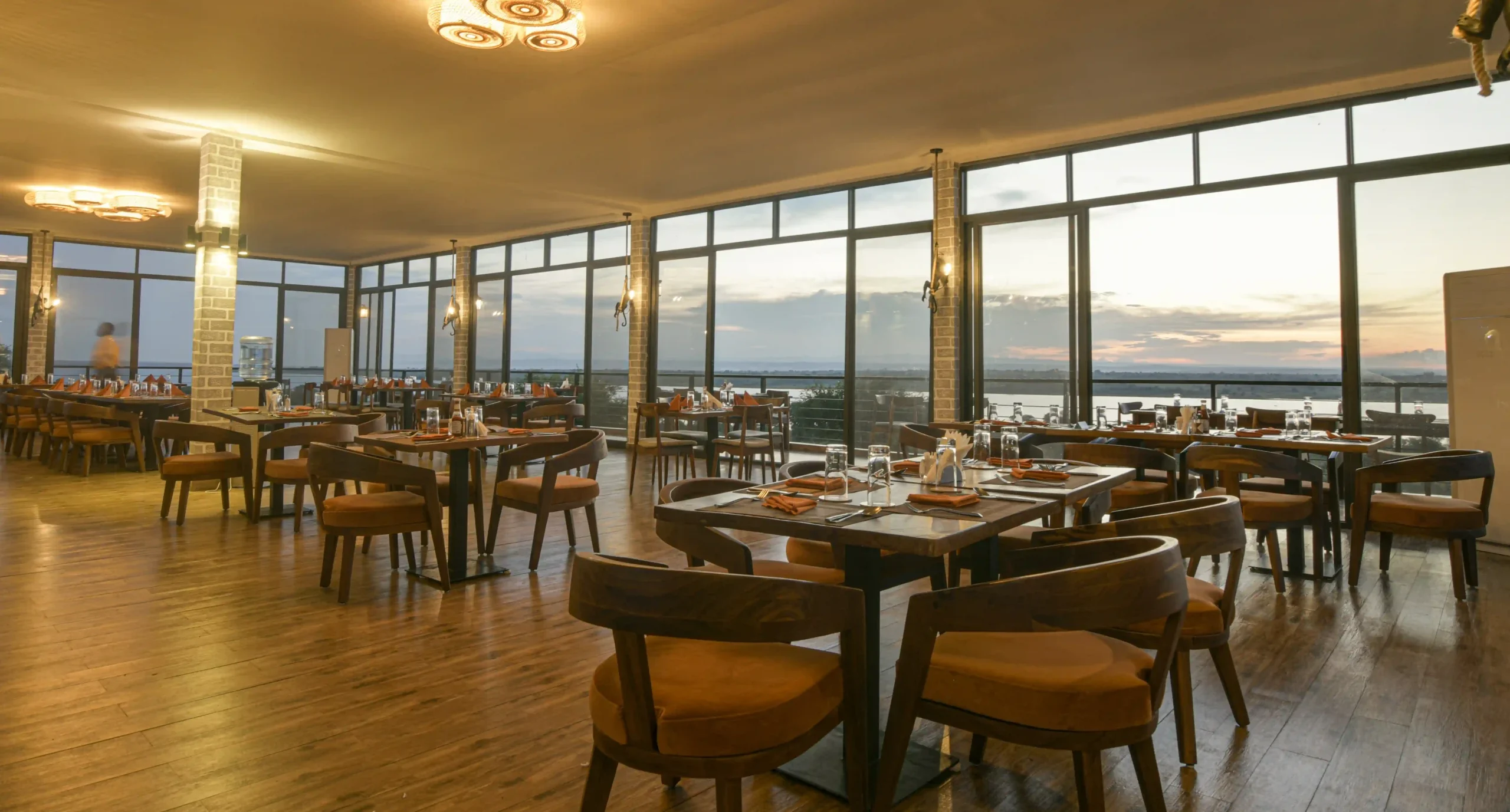 The dining room with windows onto the Nile
