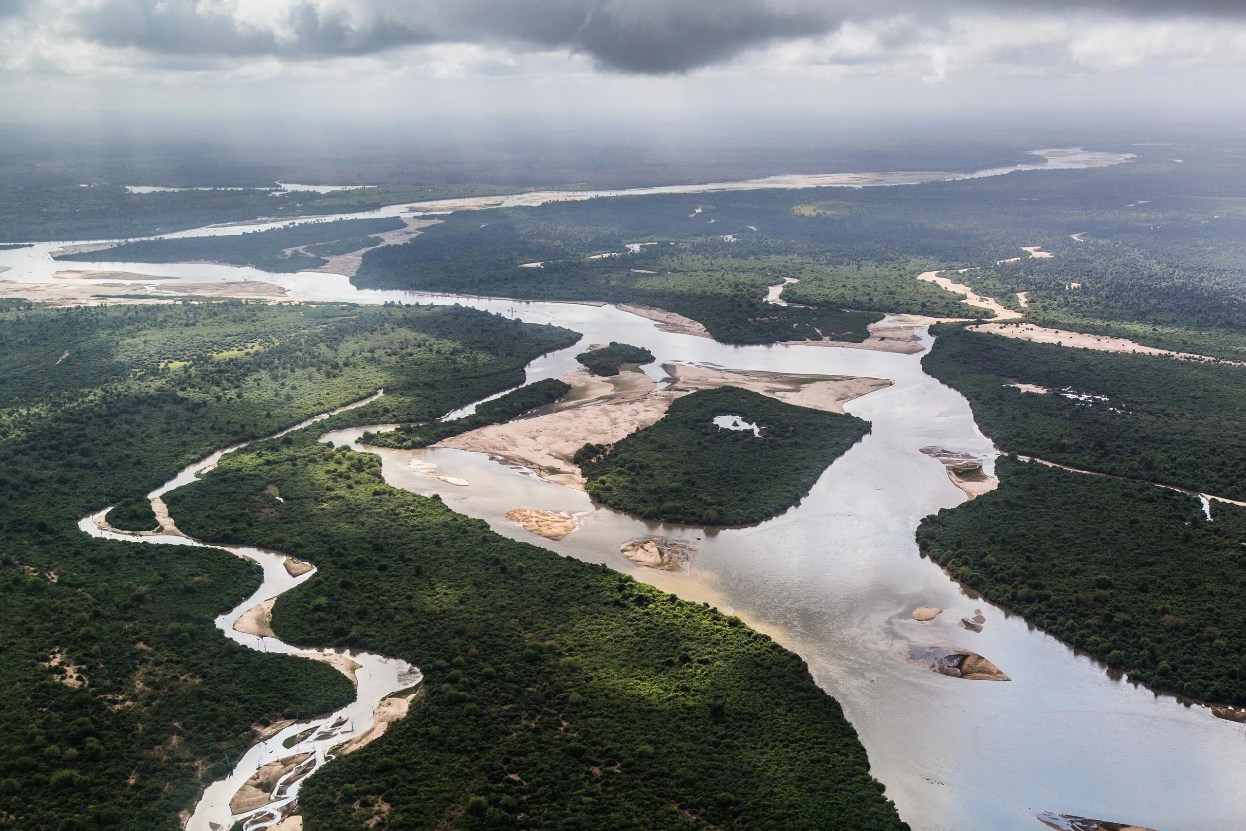 The river and its sandbanks from the air