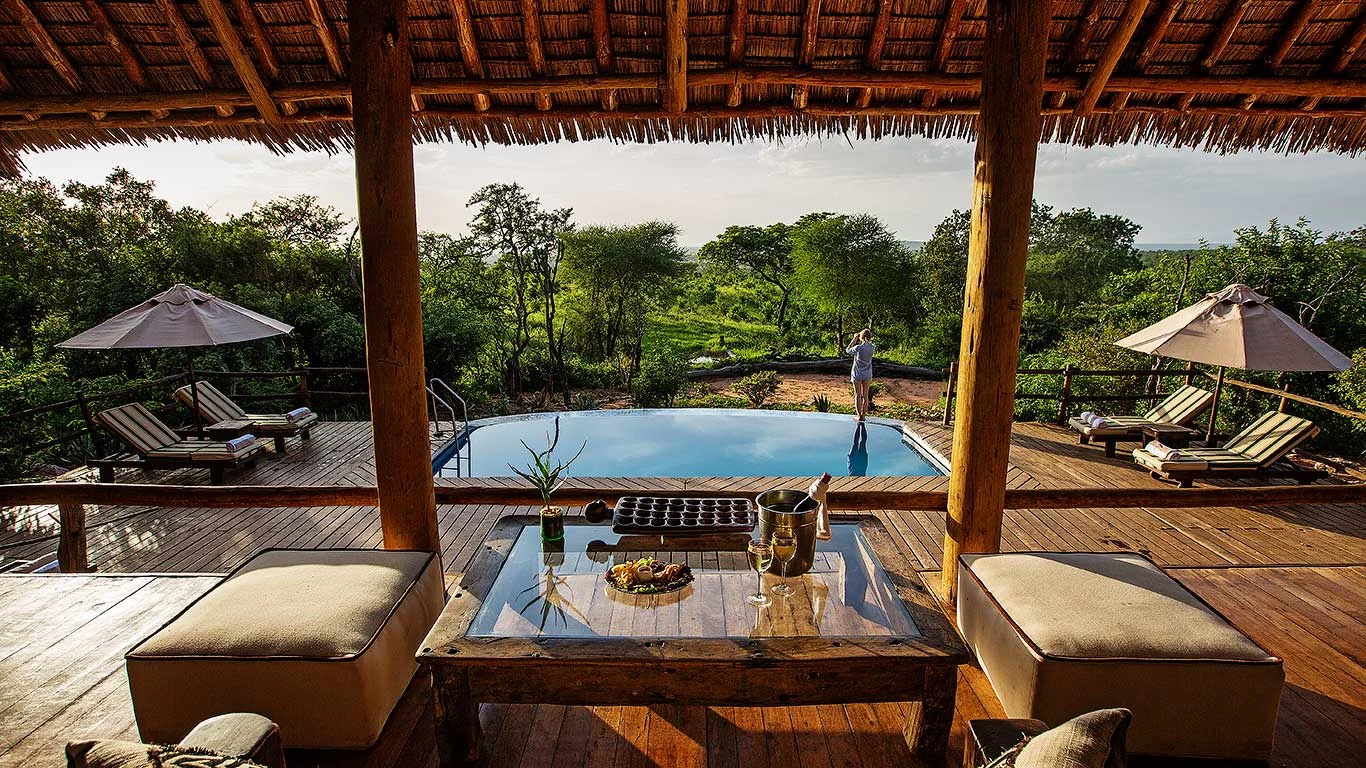 The lounge under thatch beside the pool