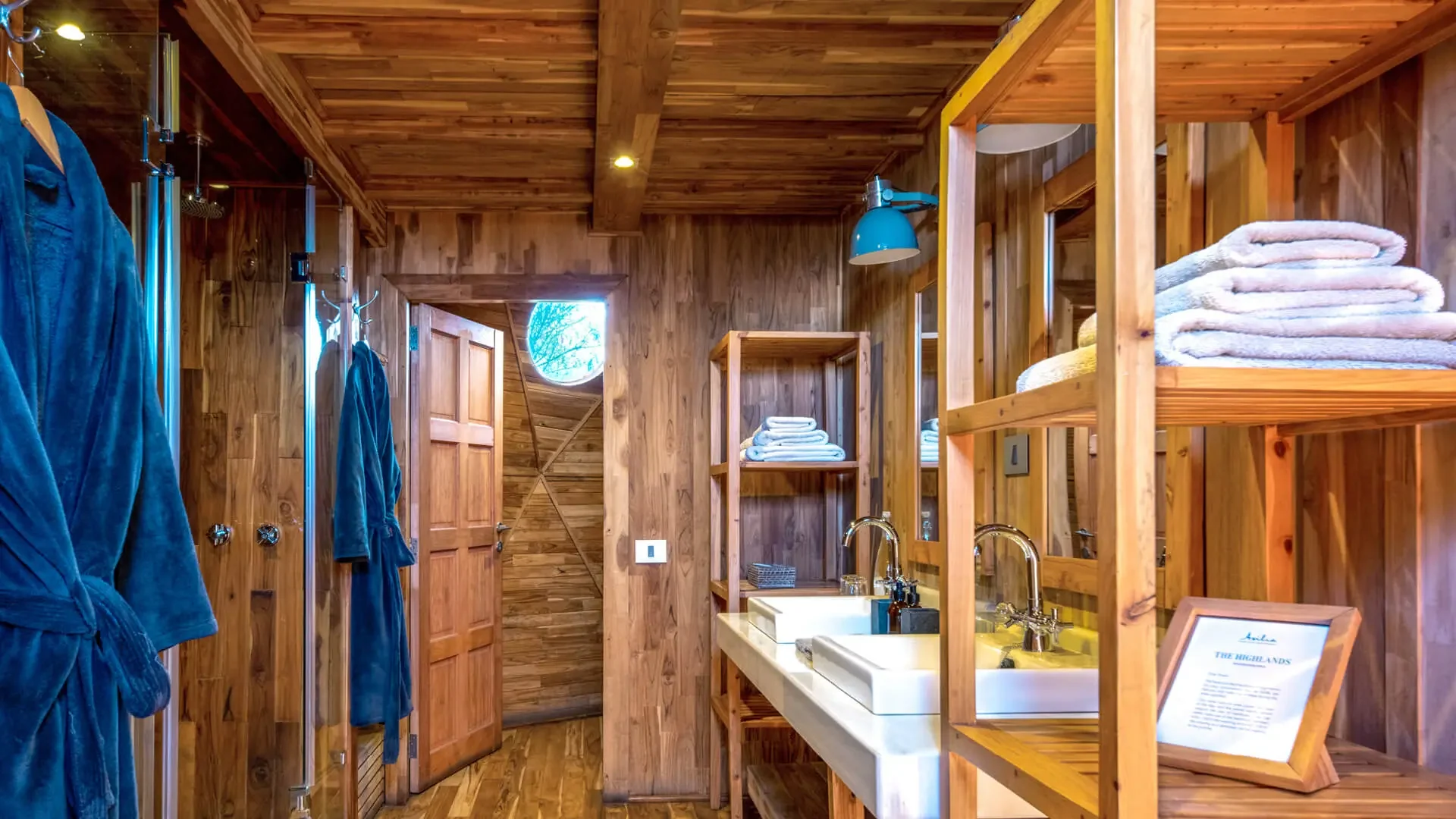 A suite bathroom with timber walls