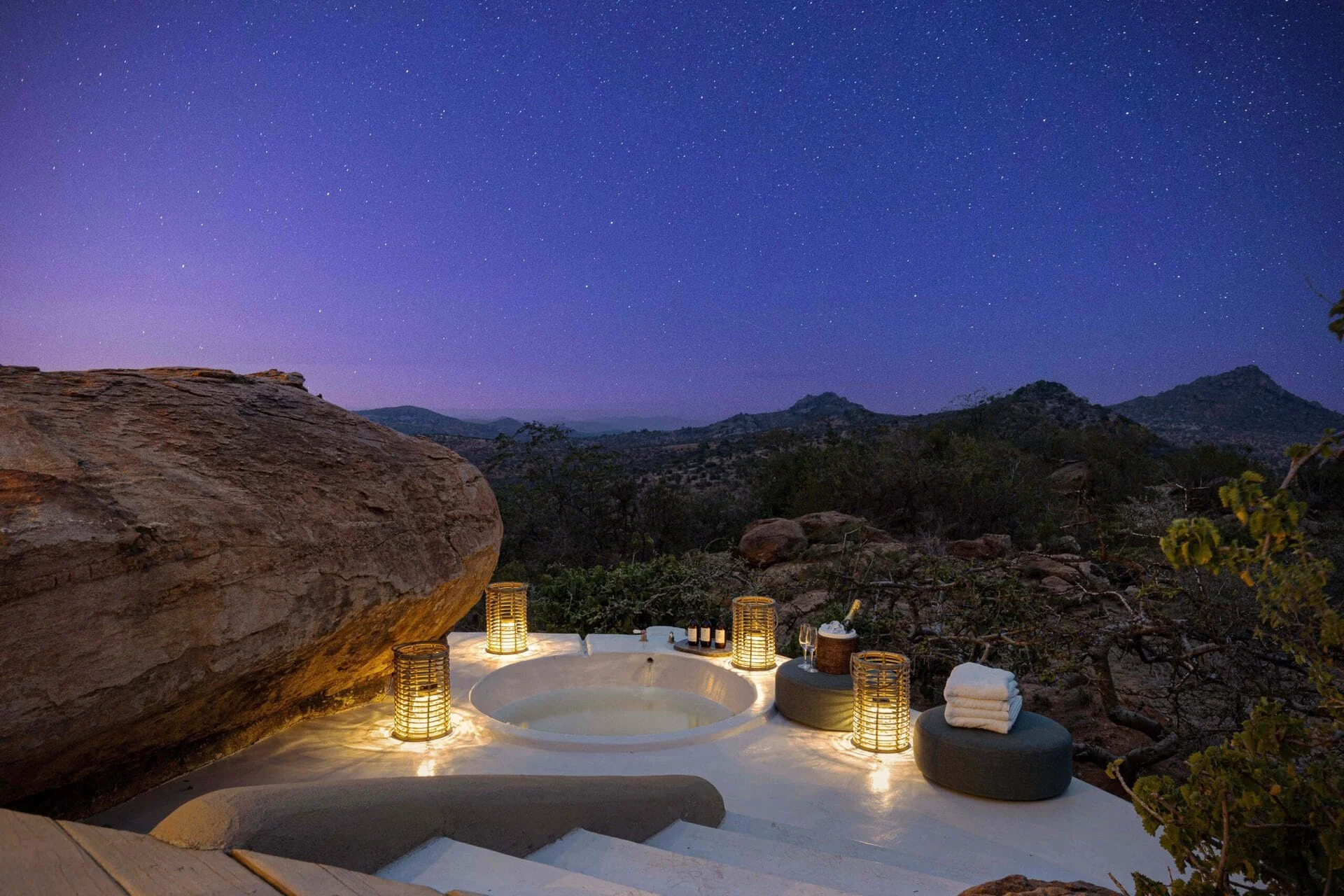 A bath on the rocks under the evening sky