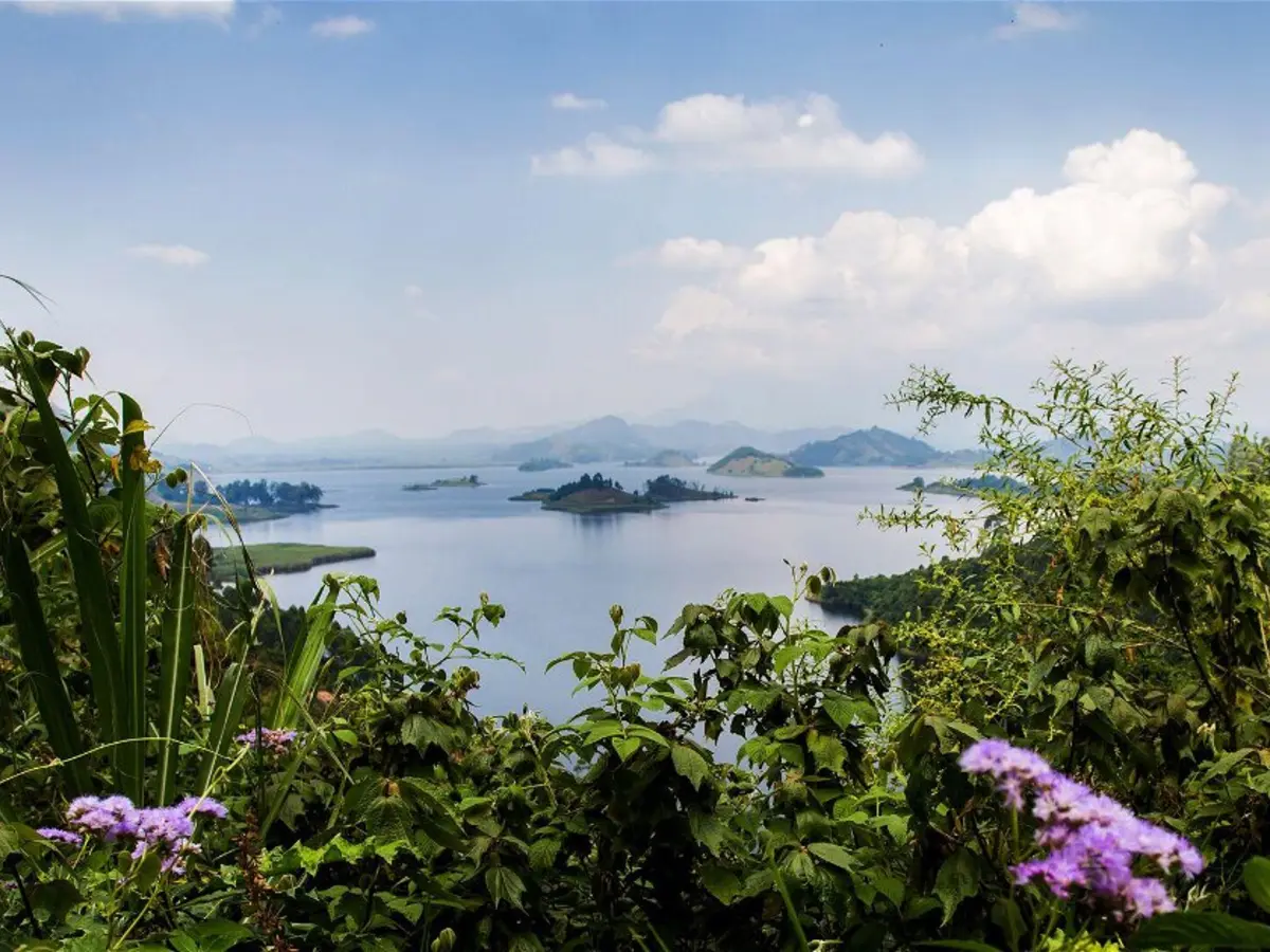 Chameleon Hill Lodge (Mutanda), selected for its setting and access to Lake Bunyonyi & Lake Mutanda.